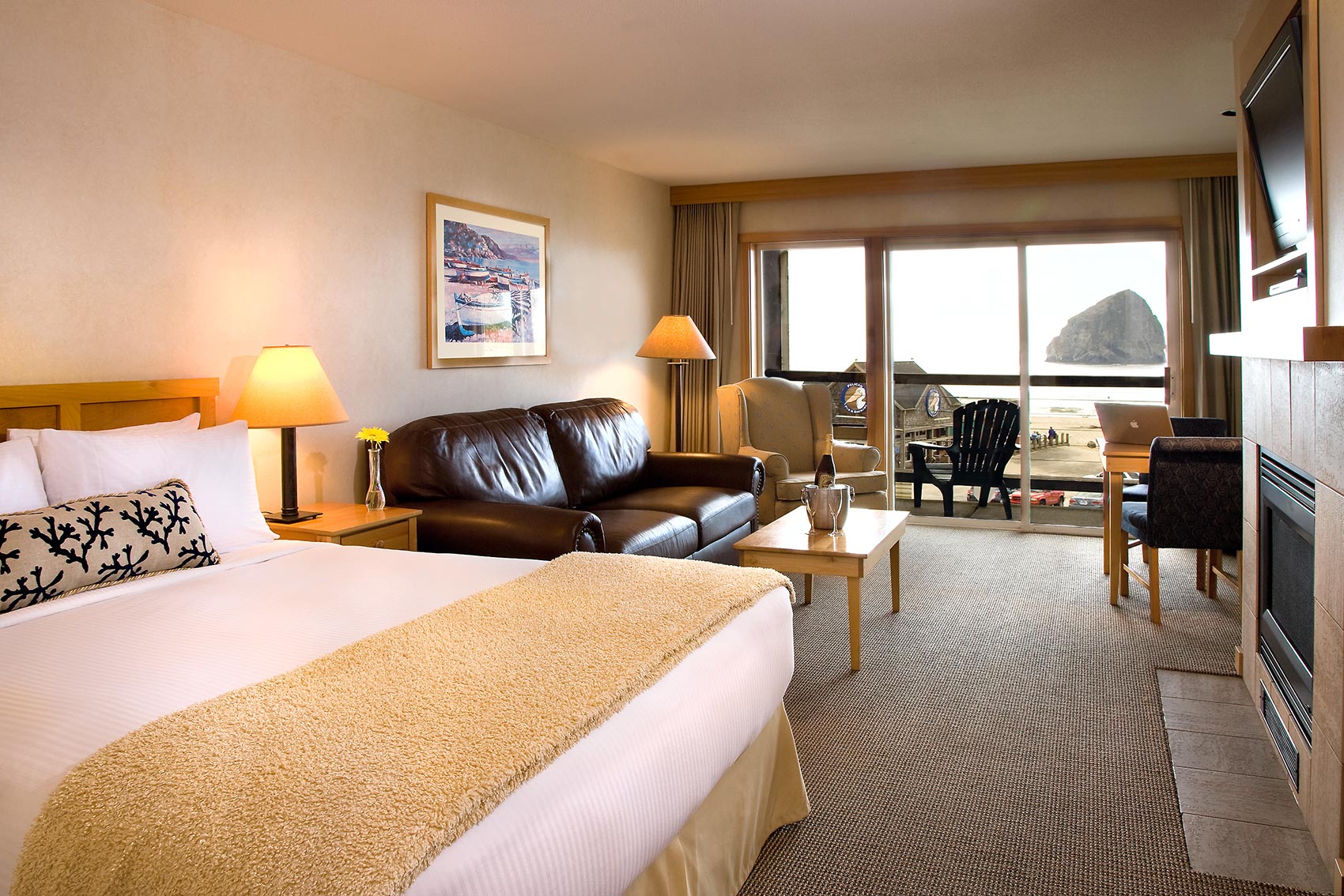 img hotel cape kiwanda beds