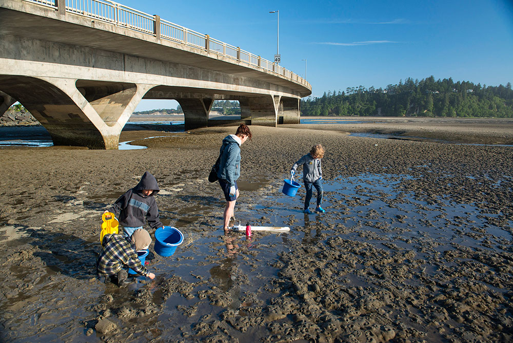 clamming with the kids