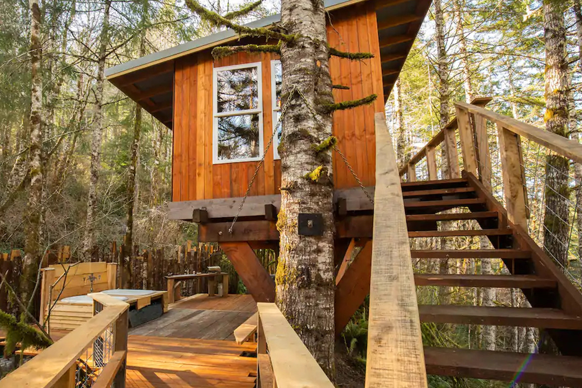 2021MayJune web lodging Treehouse