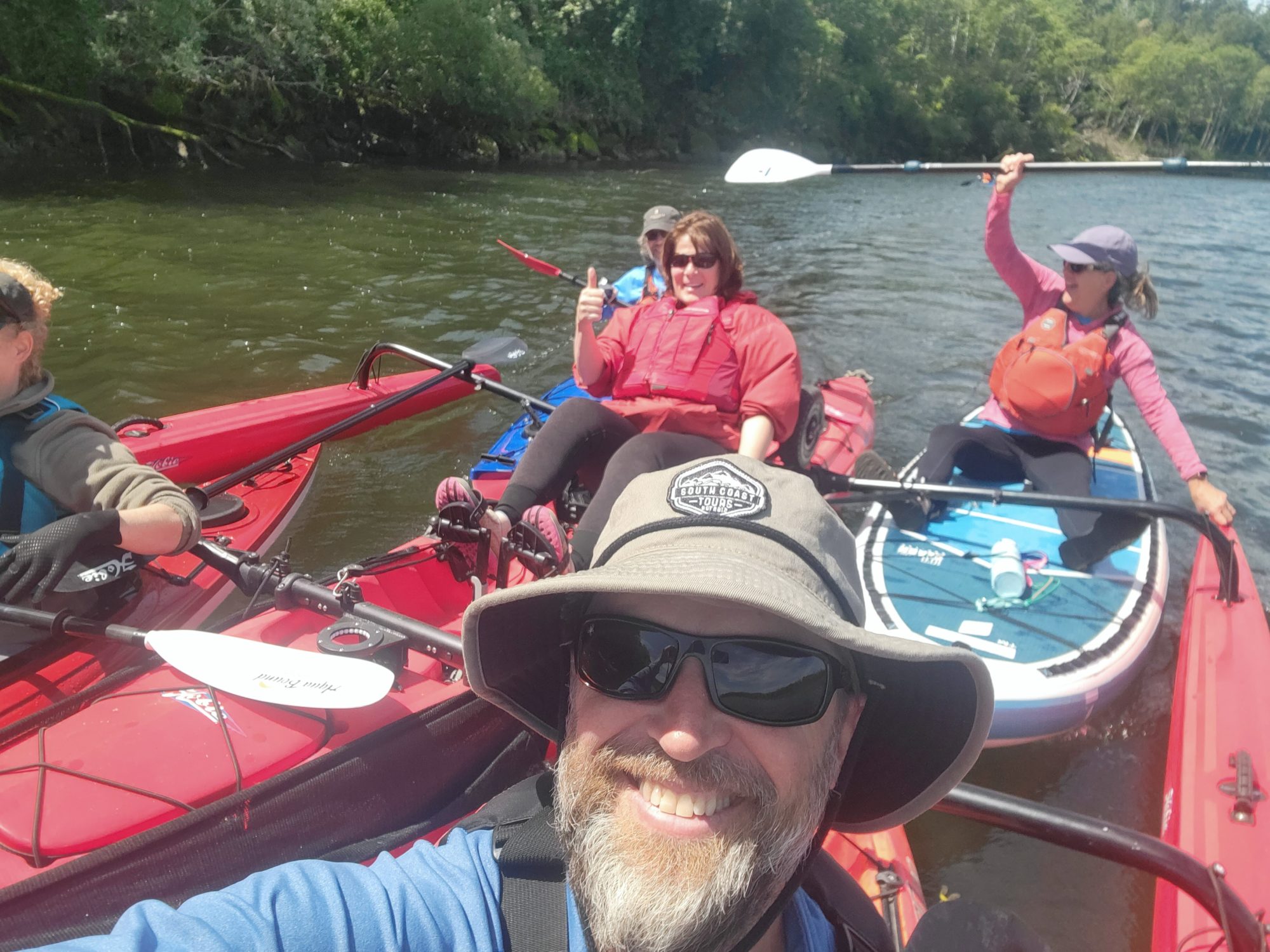Picture of Dave Lacey and other paddlers on the Rogue River